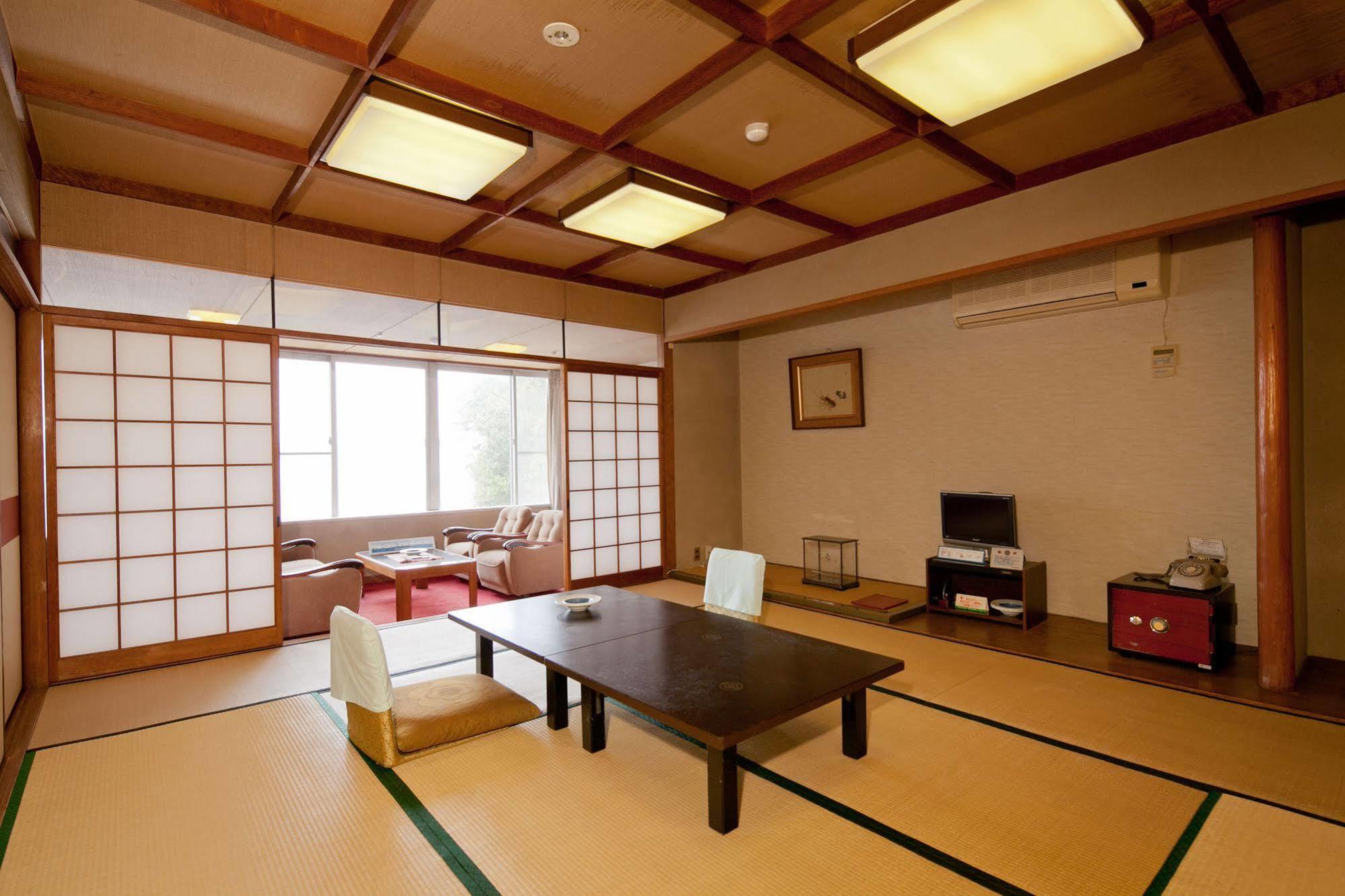 Отель Wakayama Kada Onsen Kada Kaigetsu Экстерьер фото