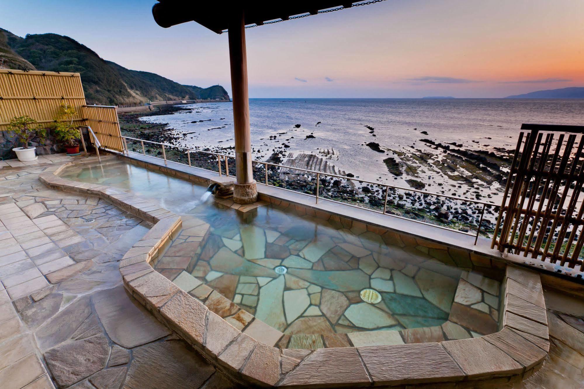 Отель Wakayama Kada Onsen Kada Kaigetsu Экстерьер фото