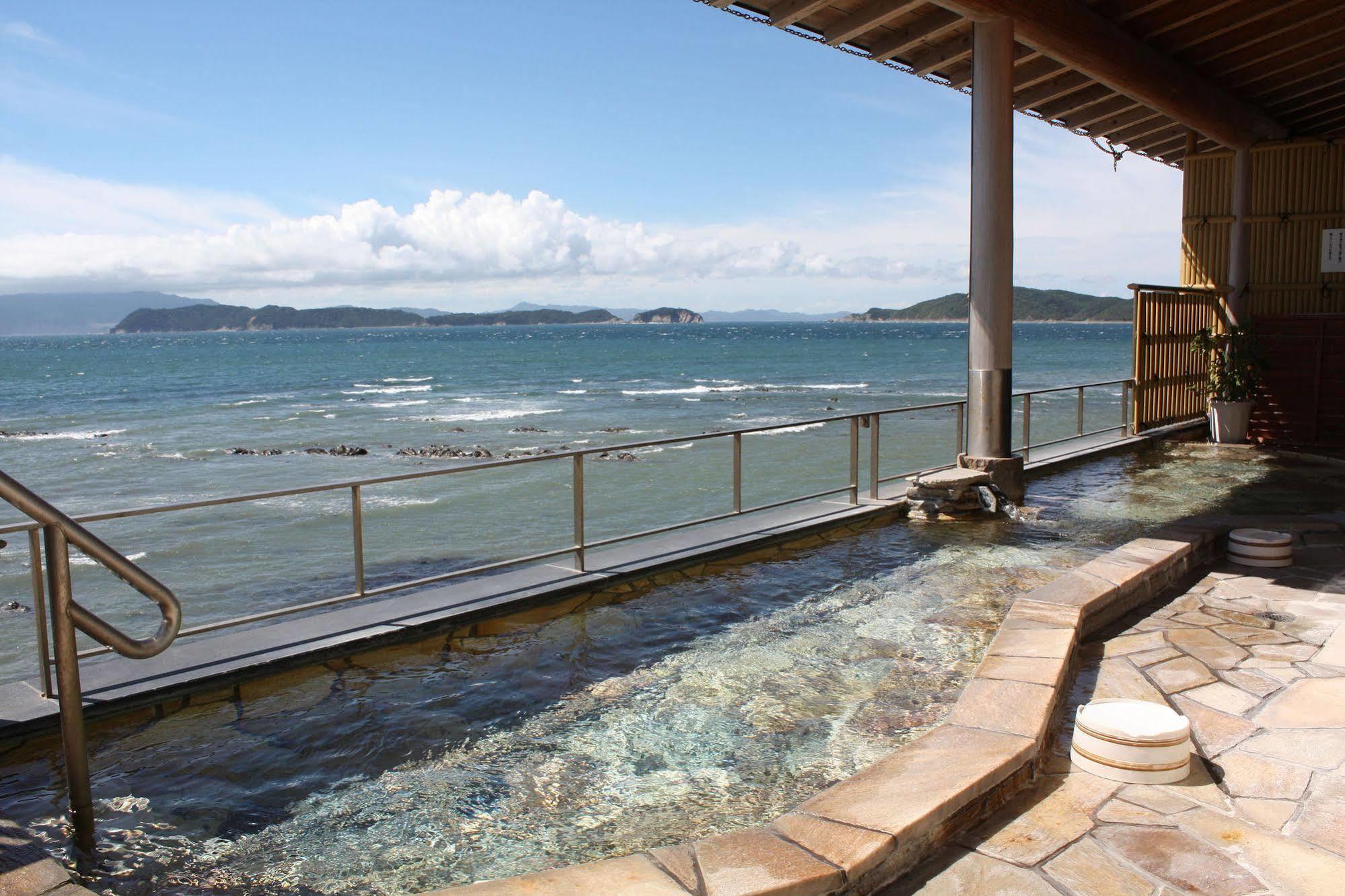 Отель Wakayama Kada Onsen Kada Kaigetsu Экстерьер фото